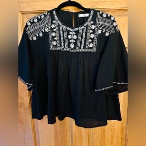 NWT Gorgeously Embroidered Mango MNG Black short sleeve tunic top.